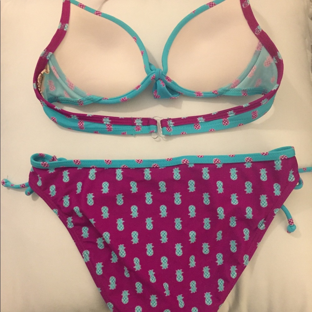 Bikini - Picture 2 of 3